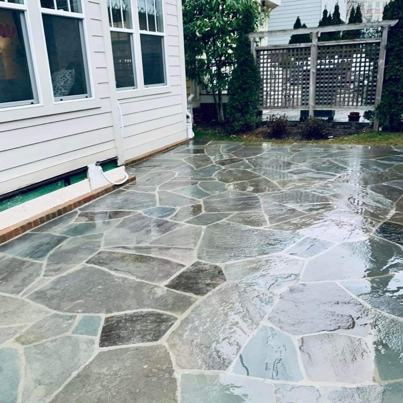 Wet-look irregular flagstone side patio